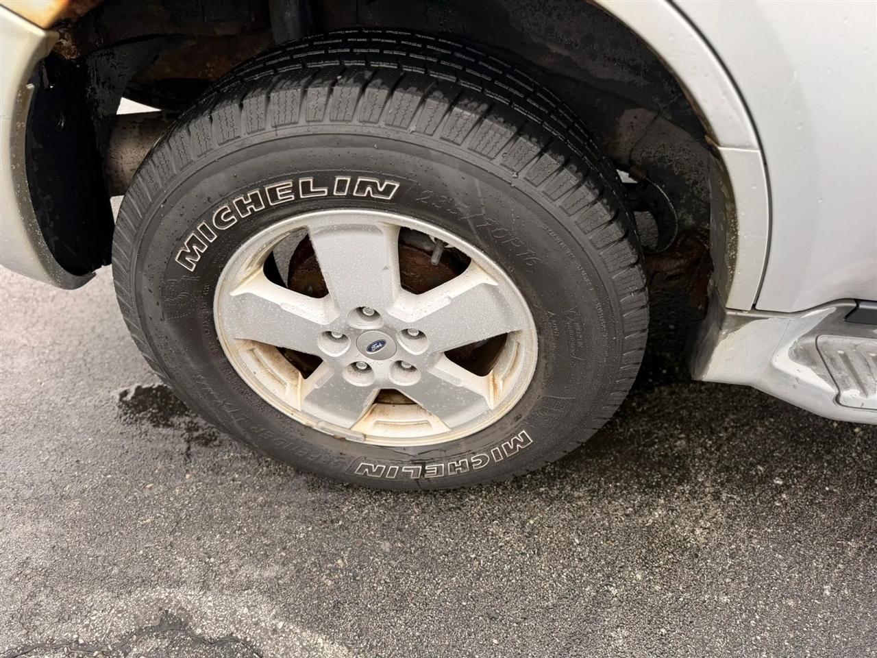 Ford Escape XLT FWD 2010
