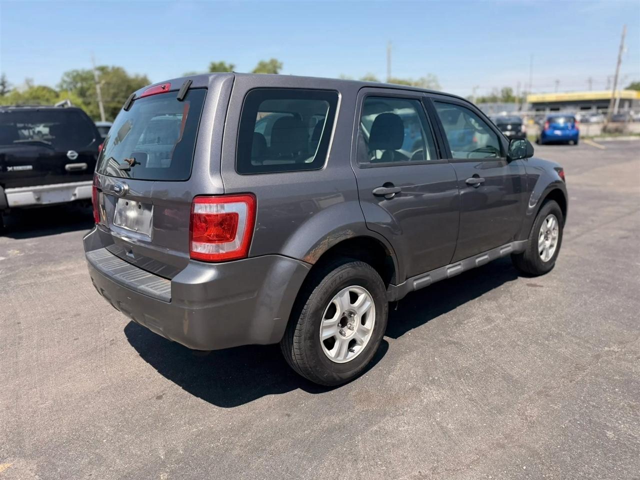 Ford Escape XLS FWD 2012