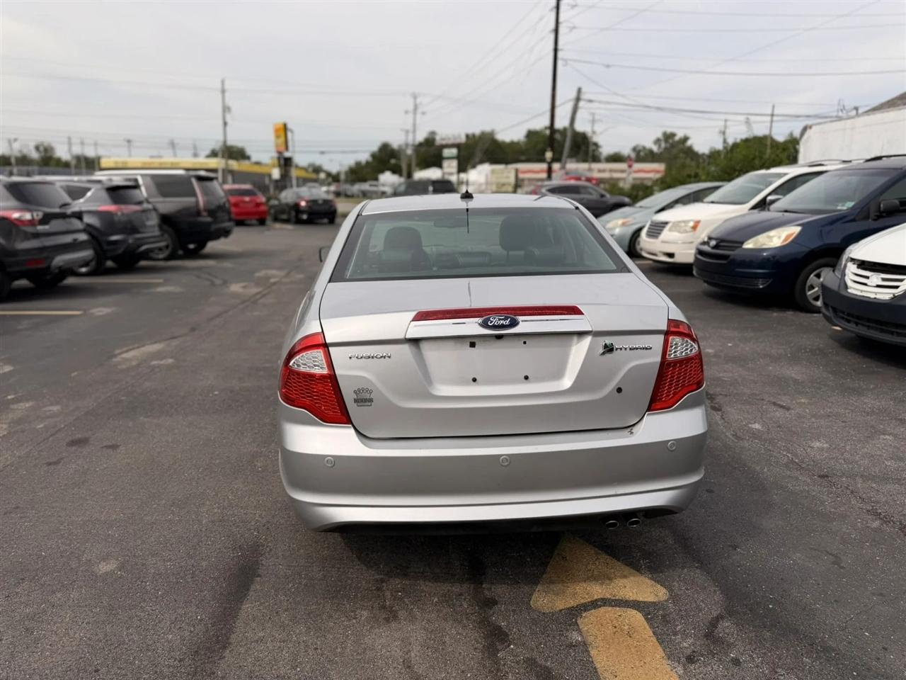 Ford Fusion Hybrid Sedan 2010