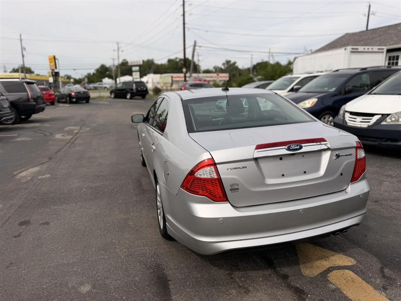 Ford Fusion Hybrid Sedan 2010
