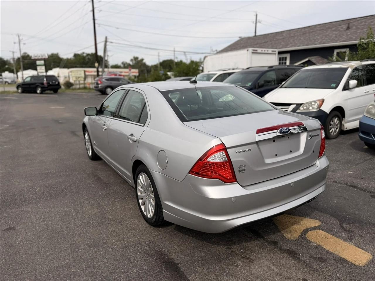 Ford Fusion Hybrid Sedan 2010