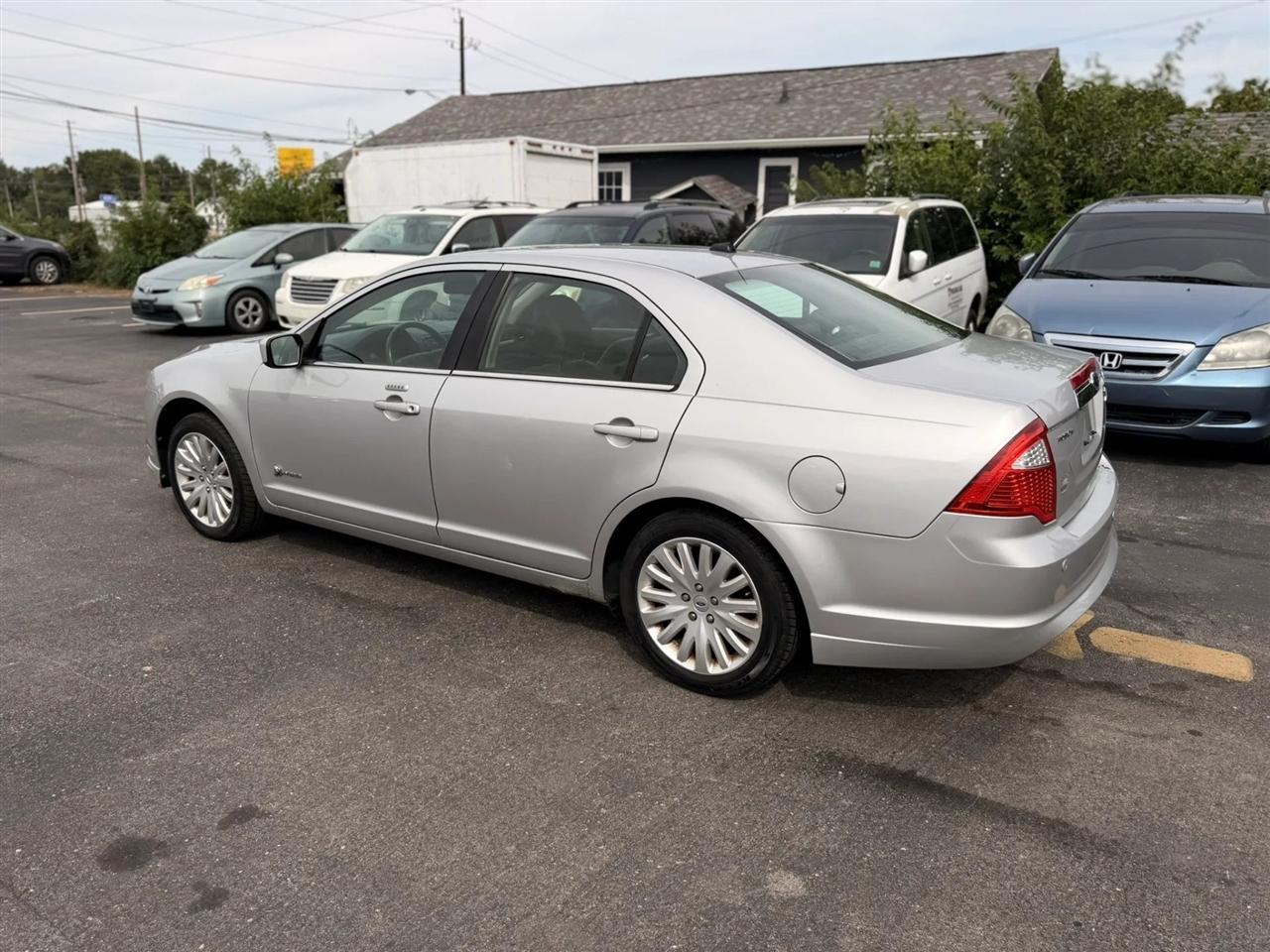 Ford Fusion Hybrid Sedan 2010