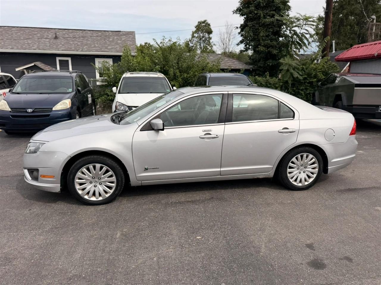 Ford Fusion Hybrid Sedan 2010