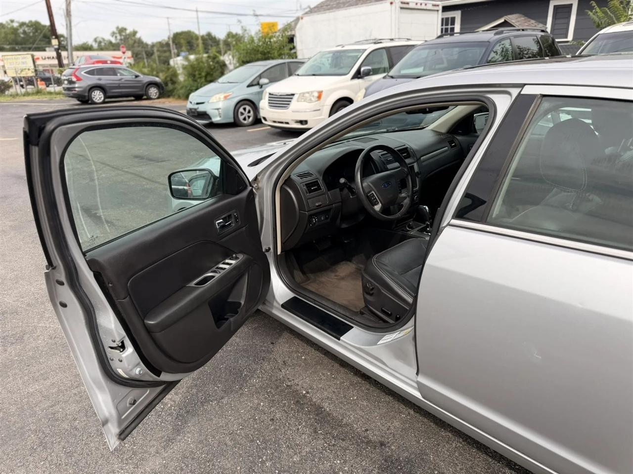 Ford Fusion Hybrid Sedan 2010