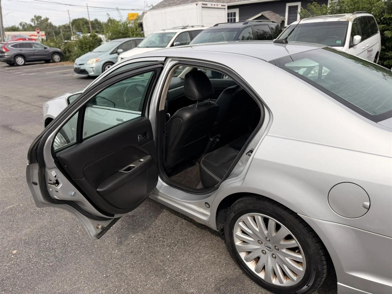 Ford Fusion Hybrid Sedan 2010