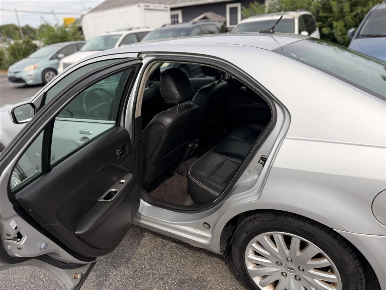 Ford Fusion Hybrid Sedan 2010