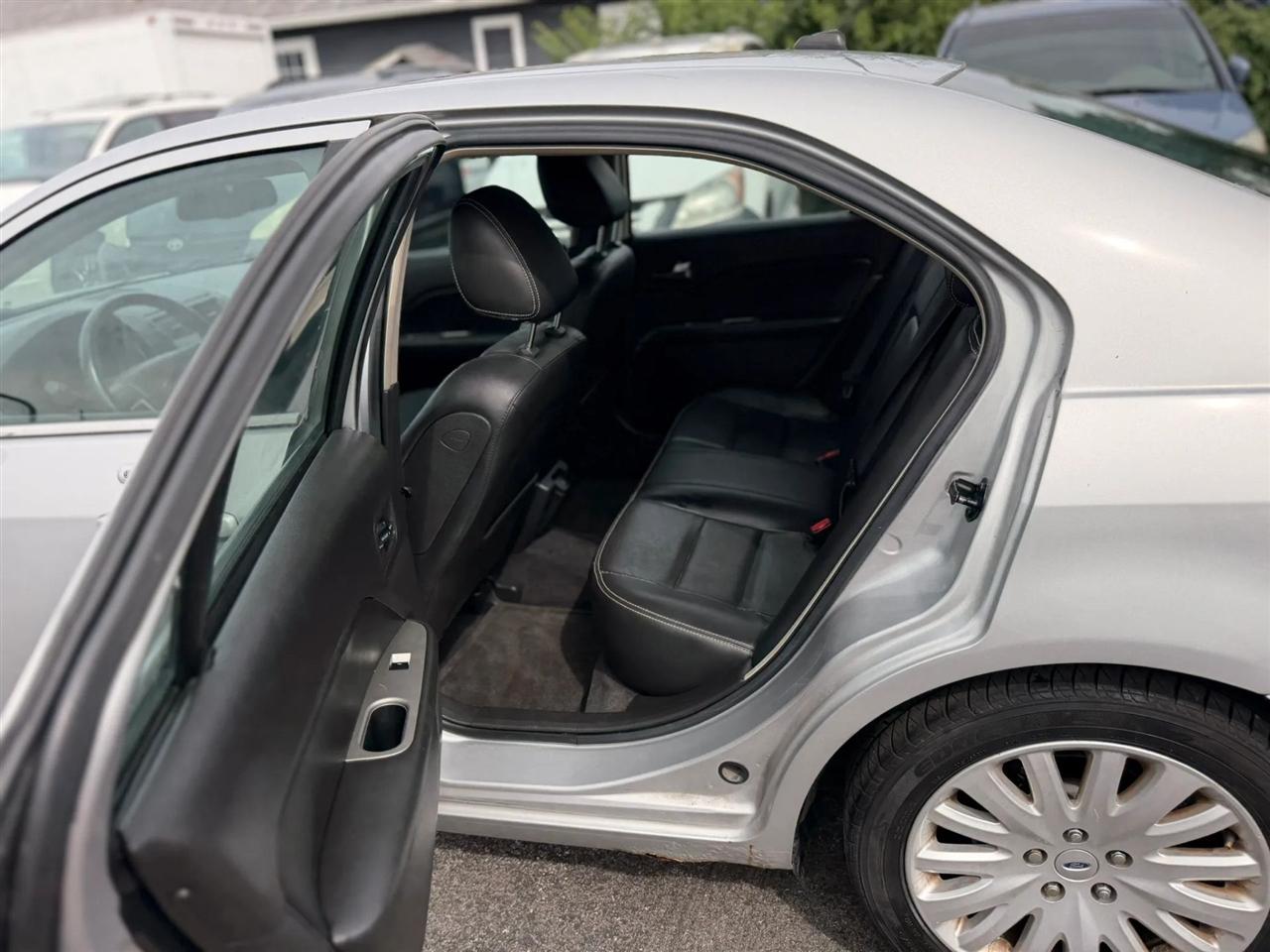 Ford Fusion Hybrid Sedan 2010