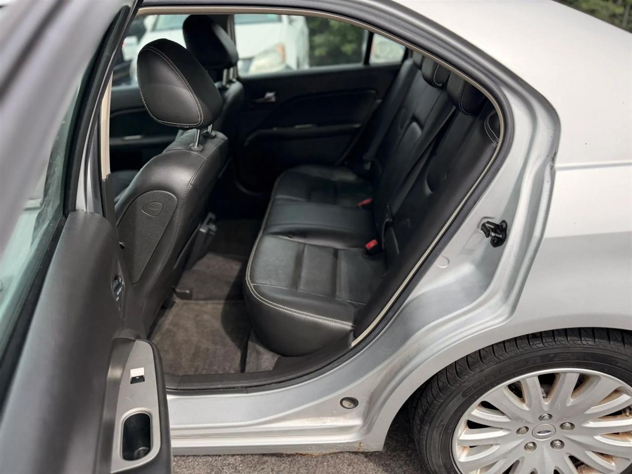 Ford Fusion Hybrid Sedan 2010