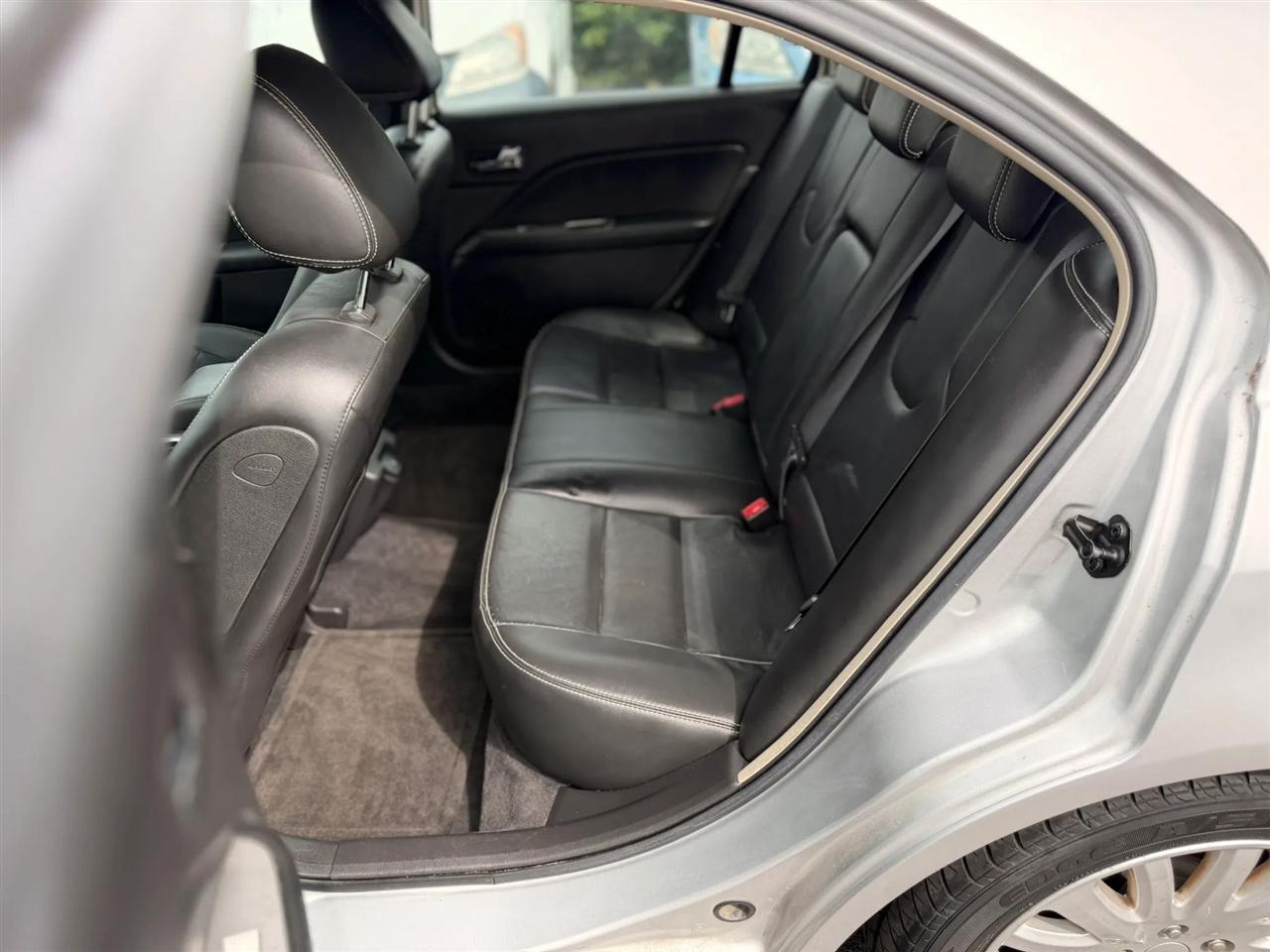Ford Fusion Hybrid Sedan 2010