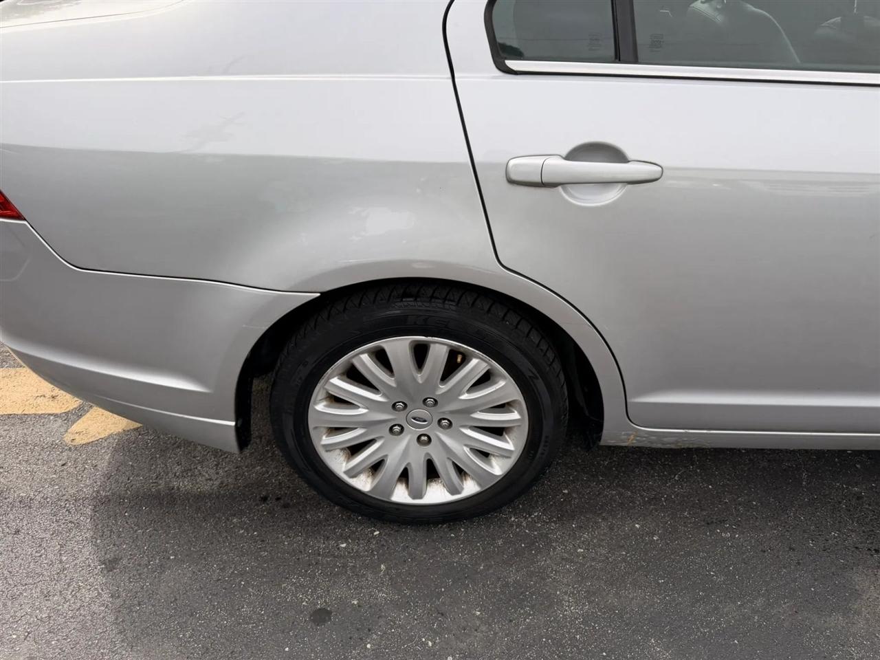 Ford Fusion Hybrid Sedan 2010