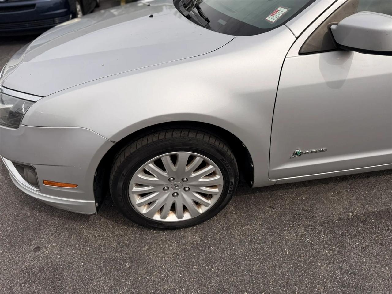 Ford Fusion Hybrid Sedan 2010