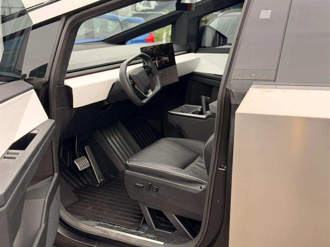 Tesla Cybertruck Base 2024
