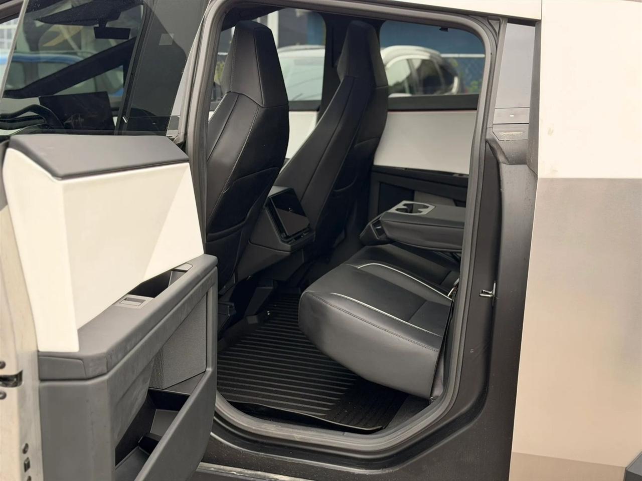 Tesla Cybertruck Base 2024