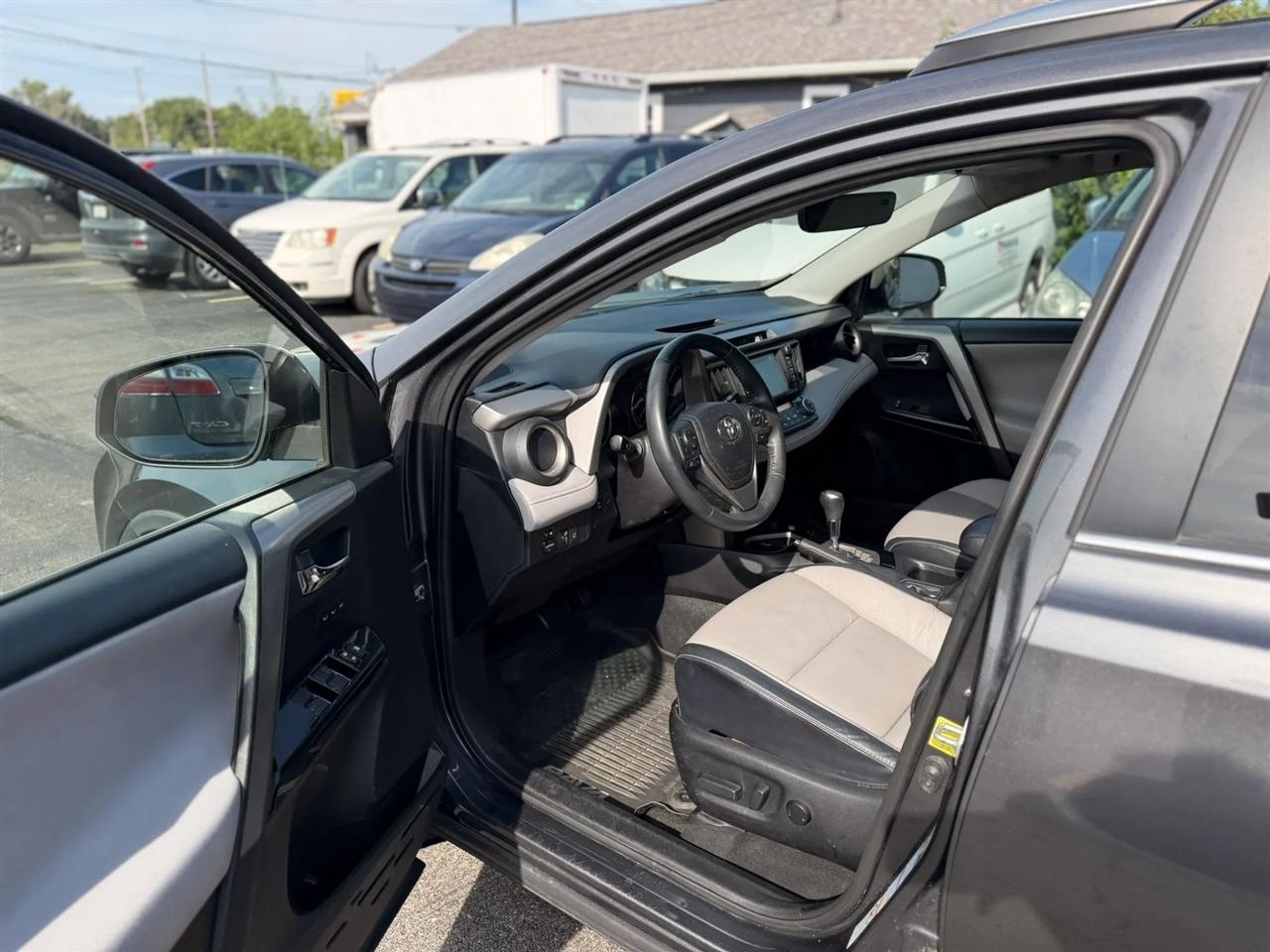Toyota RAV4 Limited AWD 2017