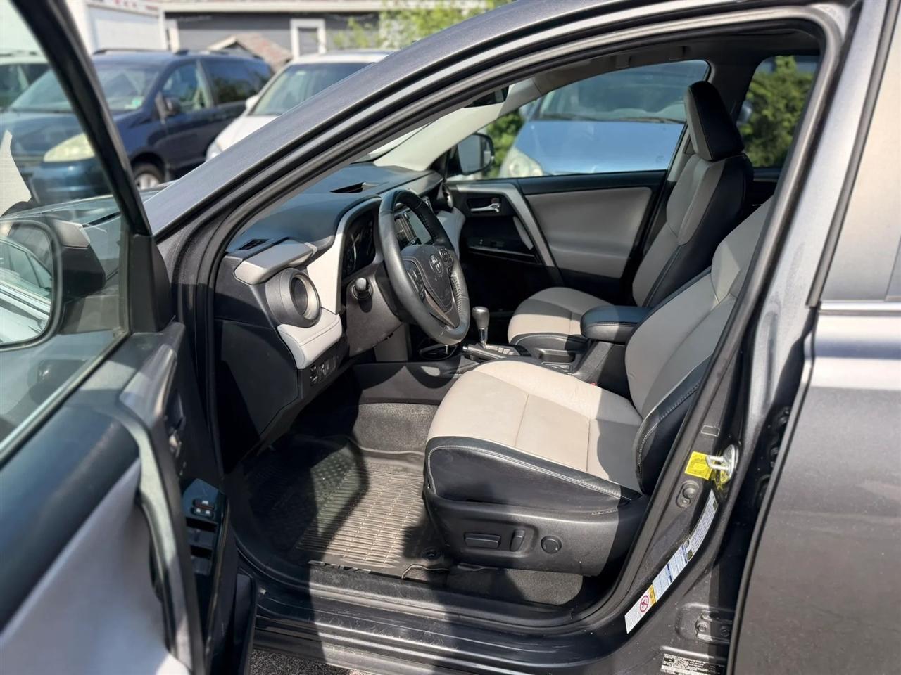 Toyota RAV4 Limited AWD 2017