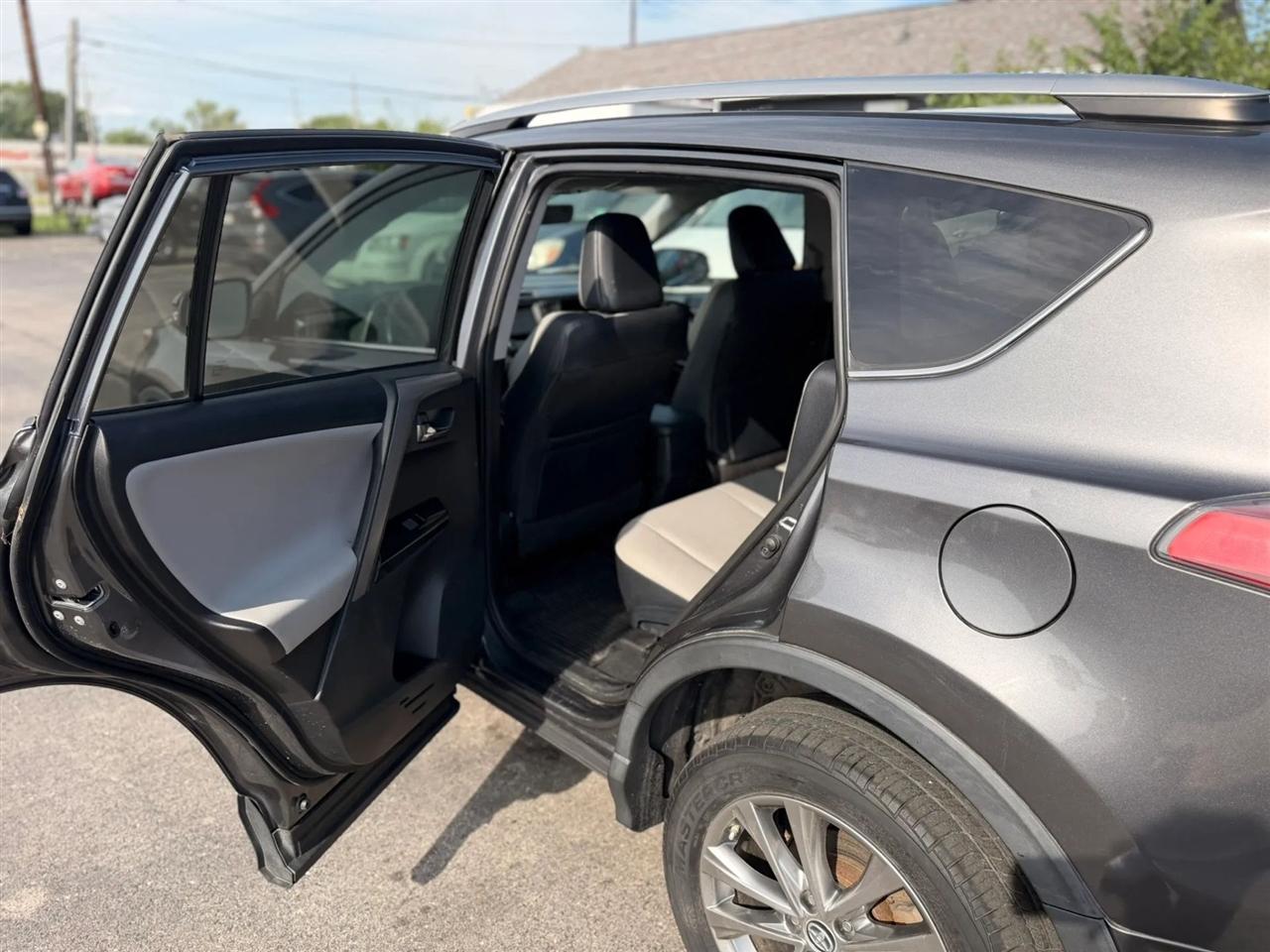 Toyota RAV4 Limited AWD 2017