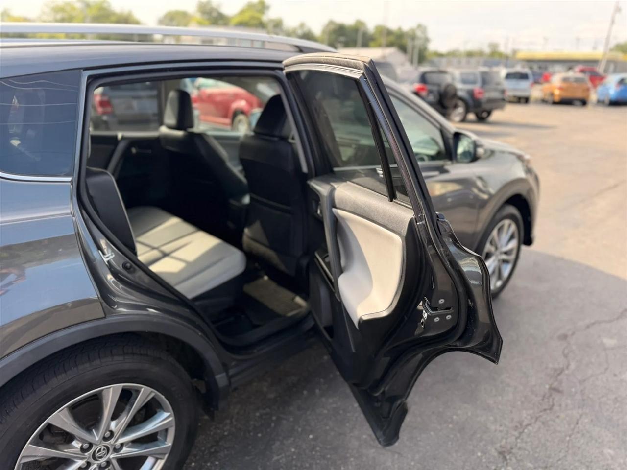Toyota RAV4 Limited AWD 2017