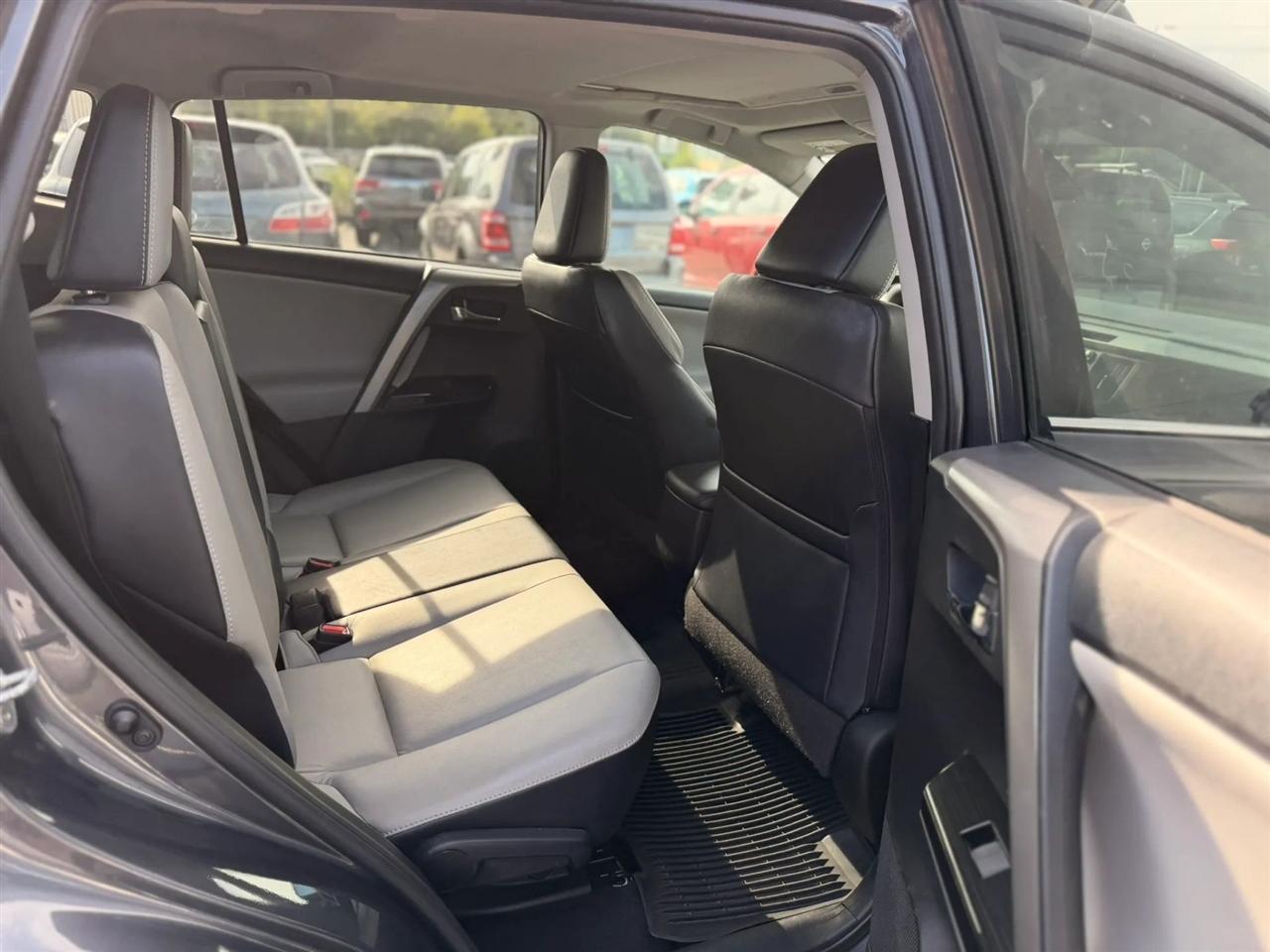 Toyota RAV4 Limited AWD 2017