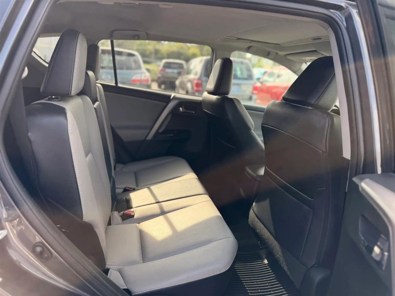 Toyota RAV4 Limited AWD 2017