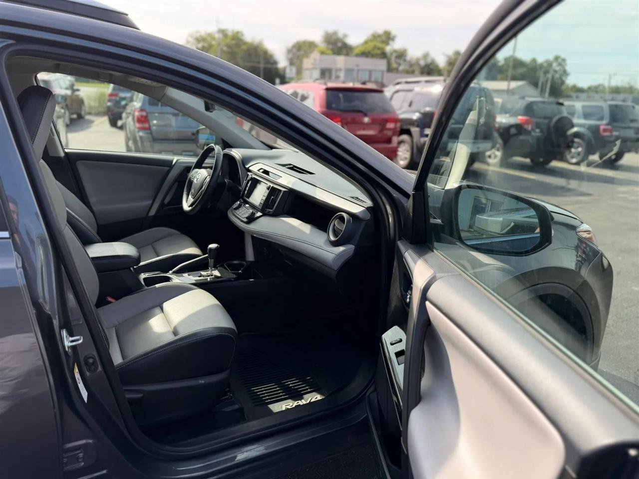 Toyota RAV4 Limited AWD 2017