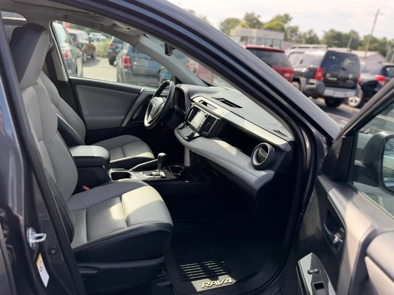 Toyota RAV4 Limited AWD 2017