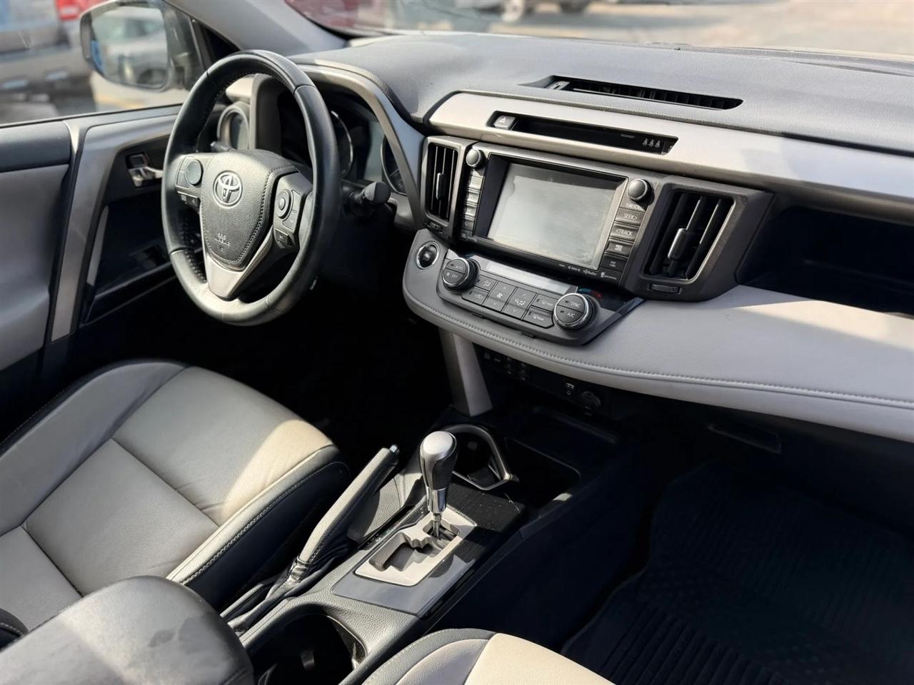 Toyota RAV4 Limited AWD 2017