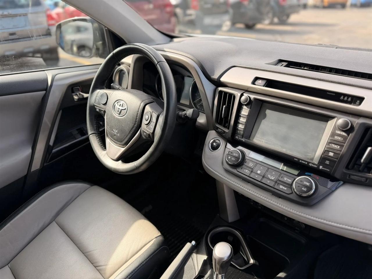 Toyota RAV4 Limited AWD 2017
