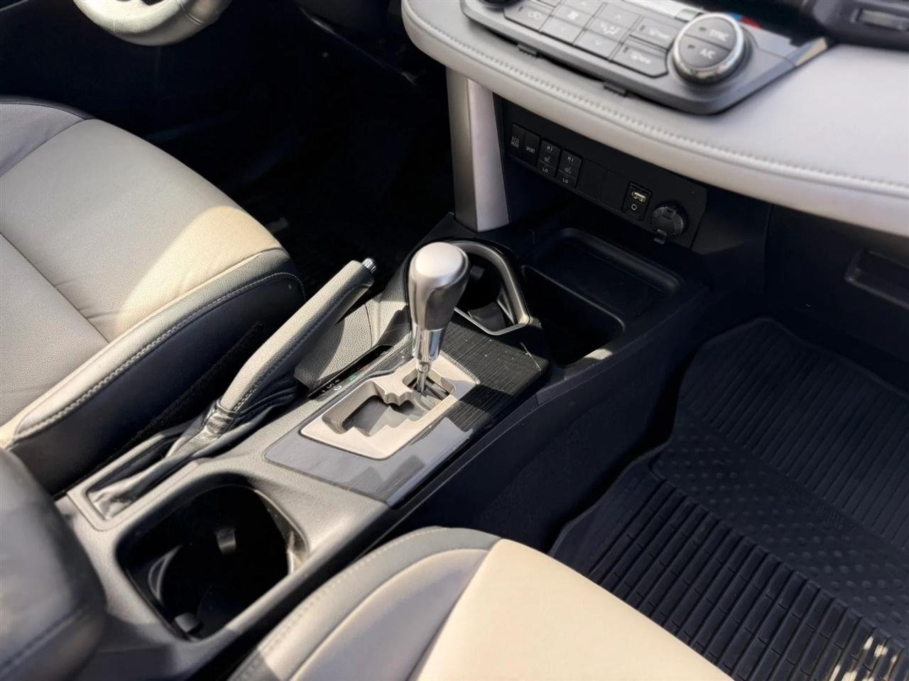 Toyota RAV4 Limited AWD 2017
