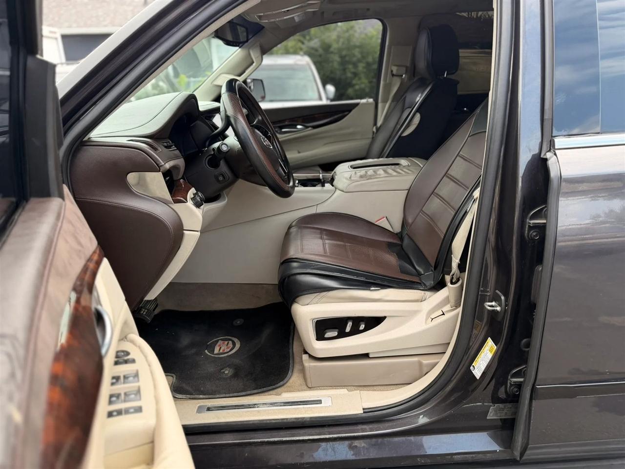 Cadillac Escalade Luxury 4WD 2015
