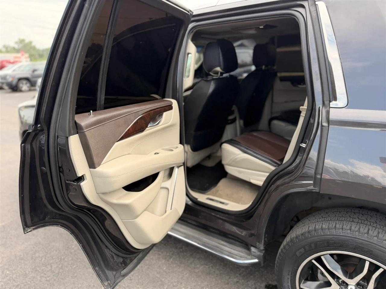 Cadillac Escalade Luxury 4WD 2015