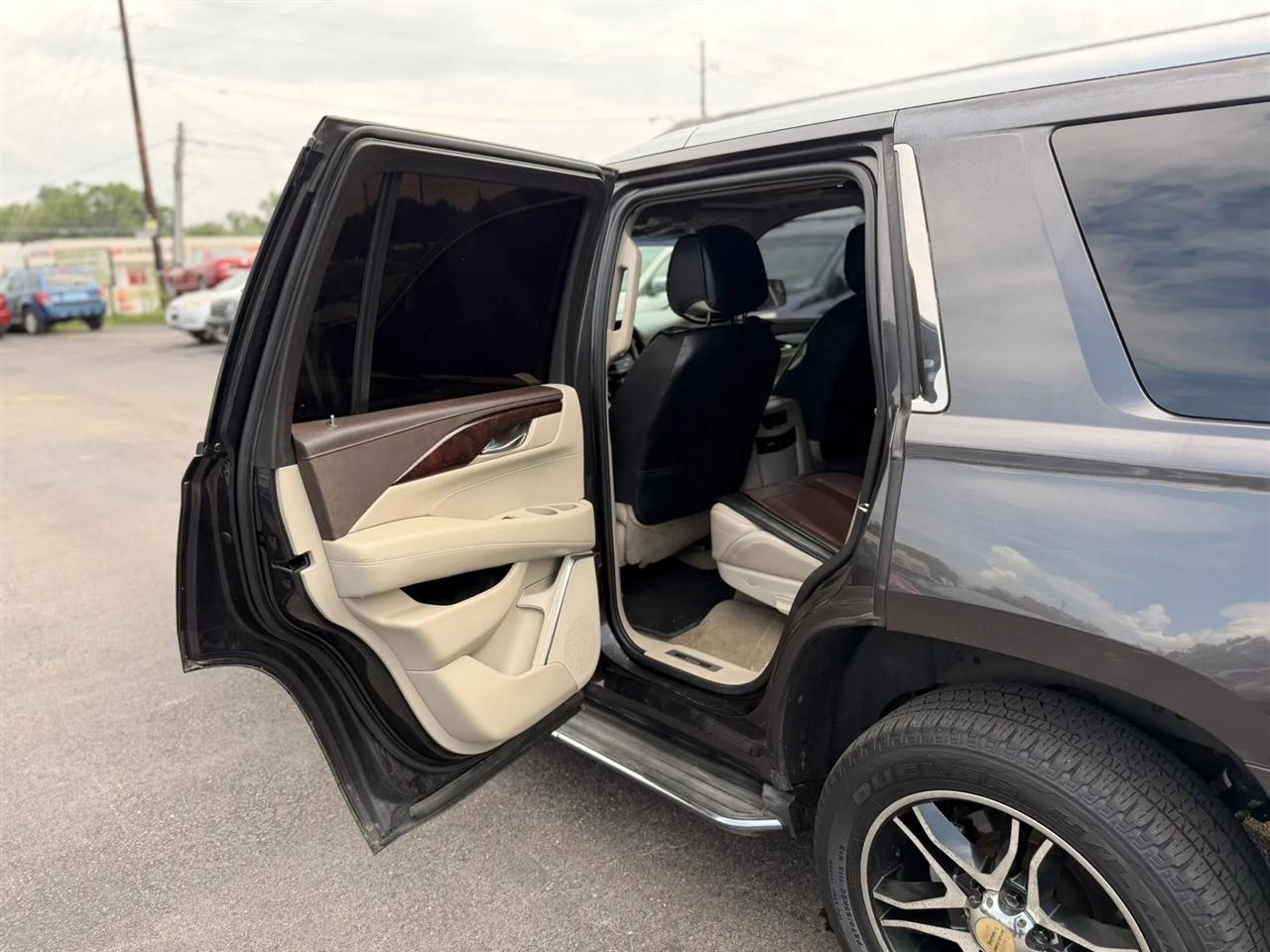 Cadillac Escalade Luxury 4WD 2015