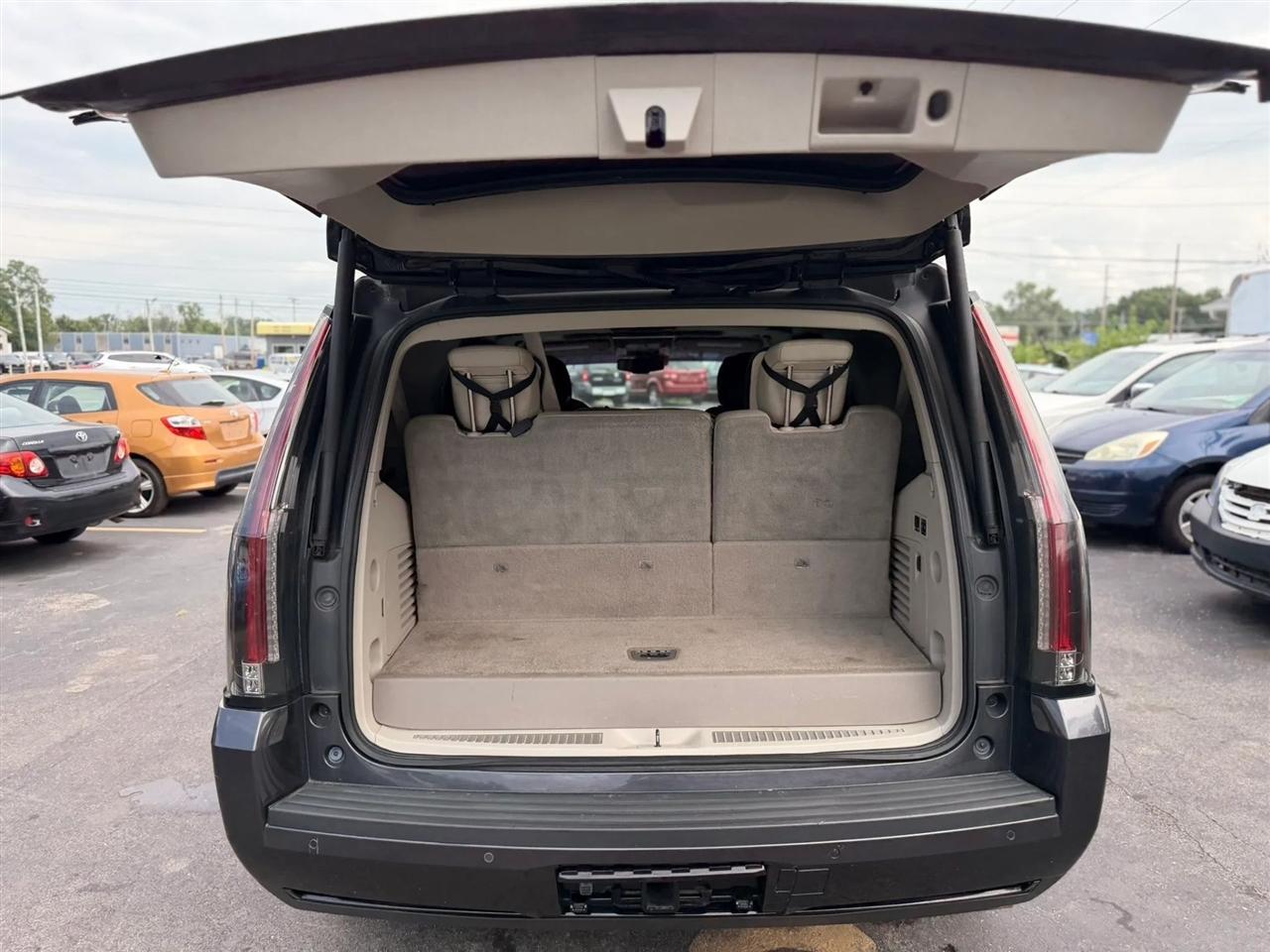 Cadillac Escalade Luxury 4WD 2015