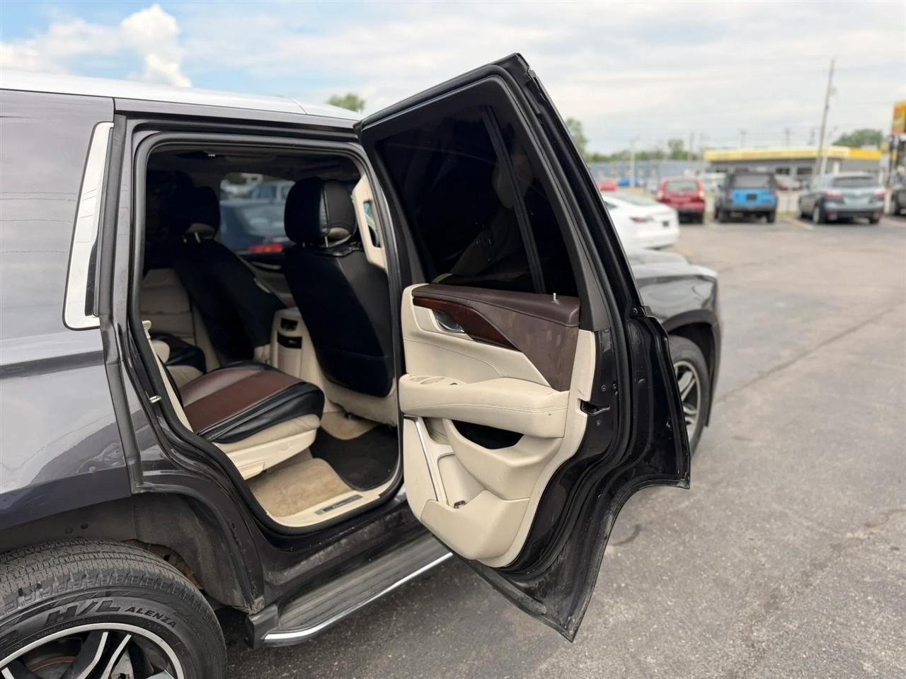 Cadillac Escalade Luxury 4WD 2015