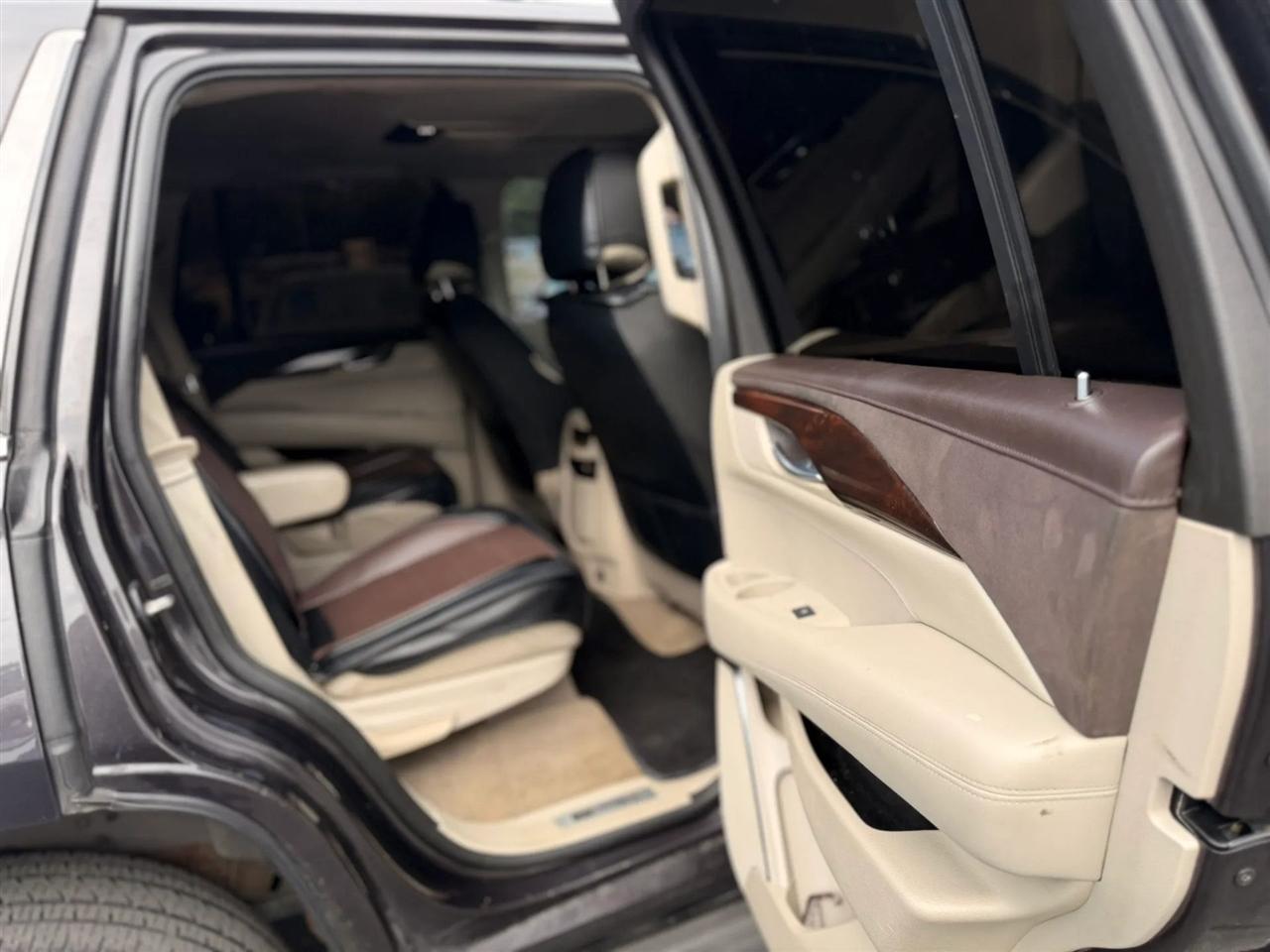 Cadillac Escalade Luxury 4WD 2015