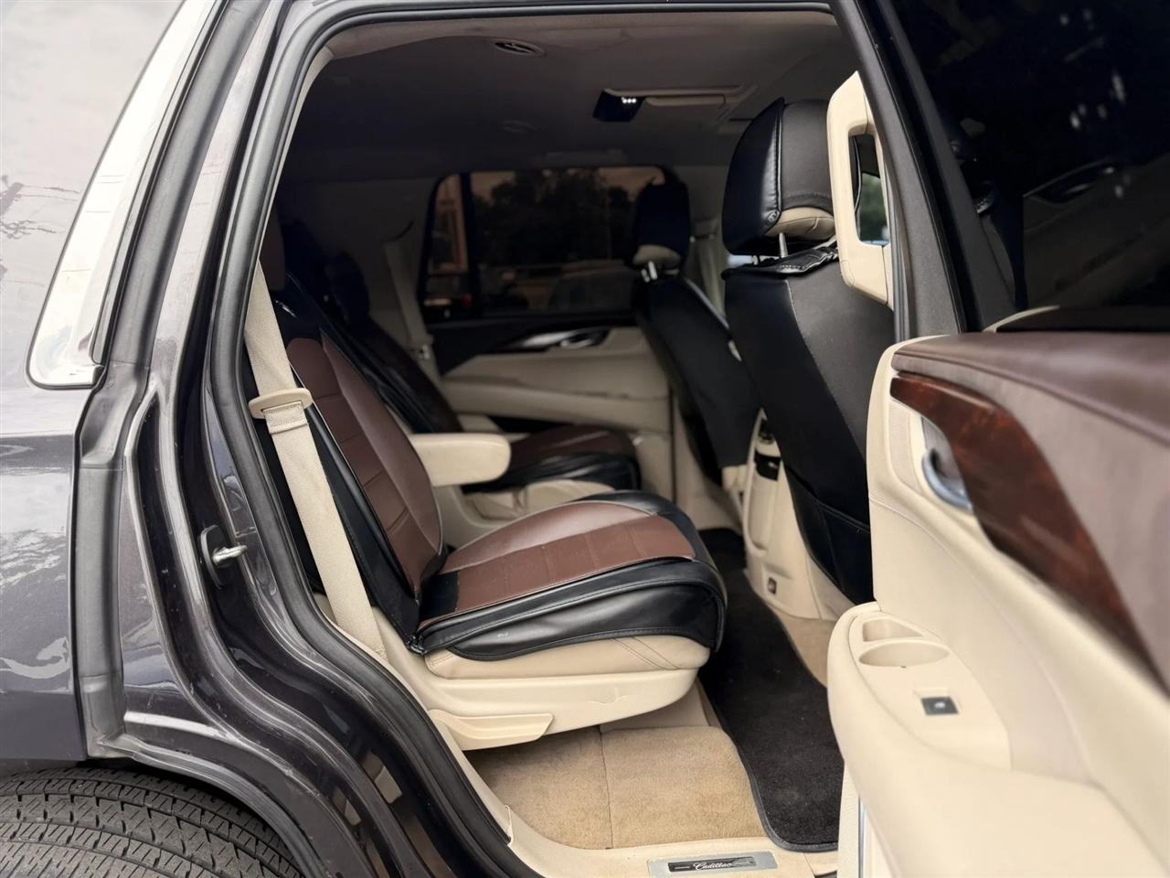 Cadillac Escalade Luxury 4WD 2015