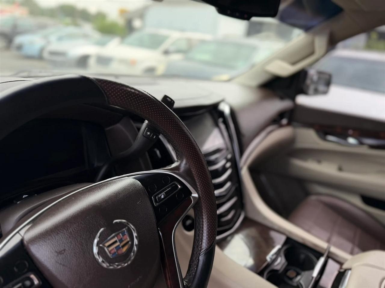 Cadillac Escalade Luxury 4WD 2015