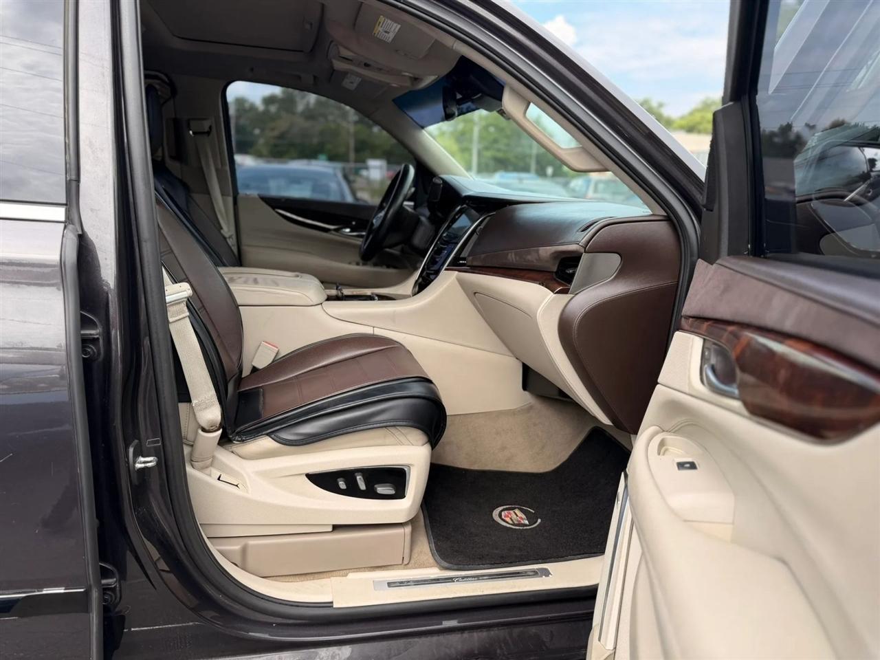 Cadillac Escalade Luxury 4WD 2015