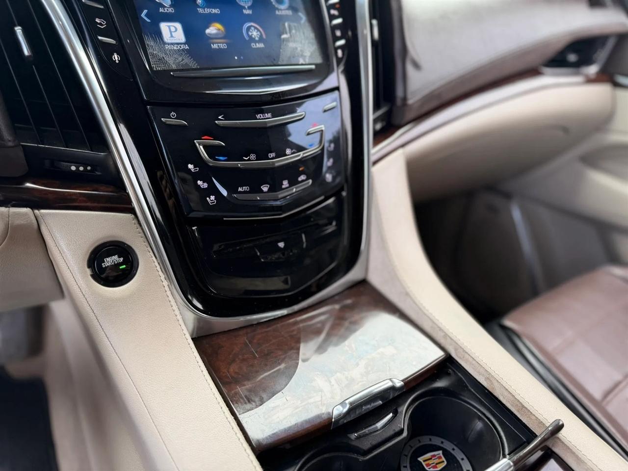 Cadillac Escalade Luxury 4WD 2015