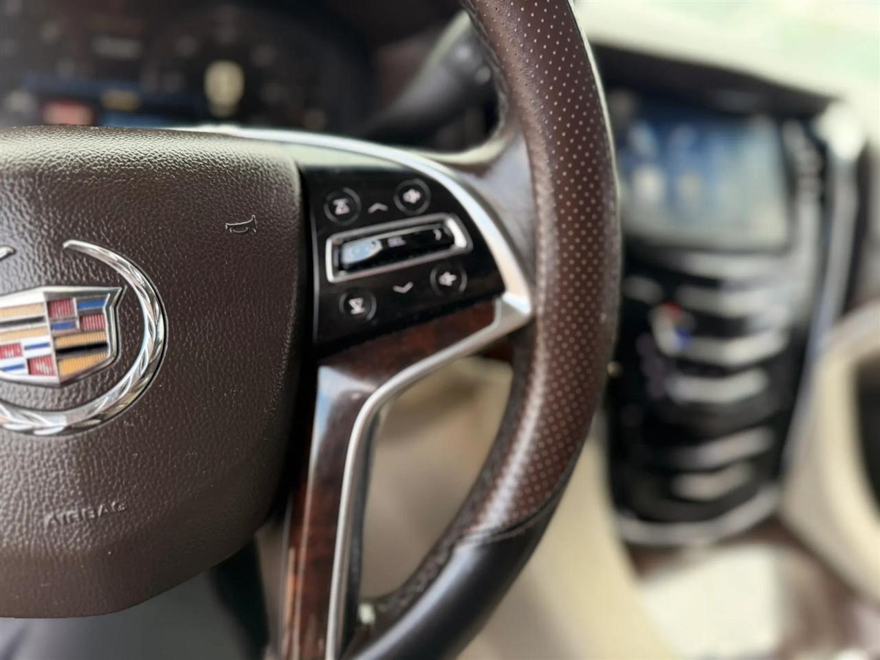 Cadillac Escalade Luxury 4WD 2015