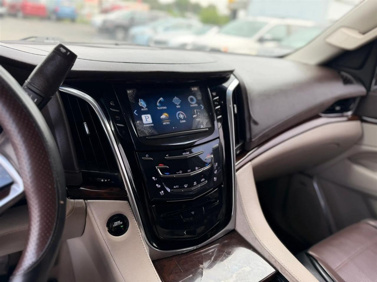 Cadillac Escalade Luxury 4WD 2015