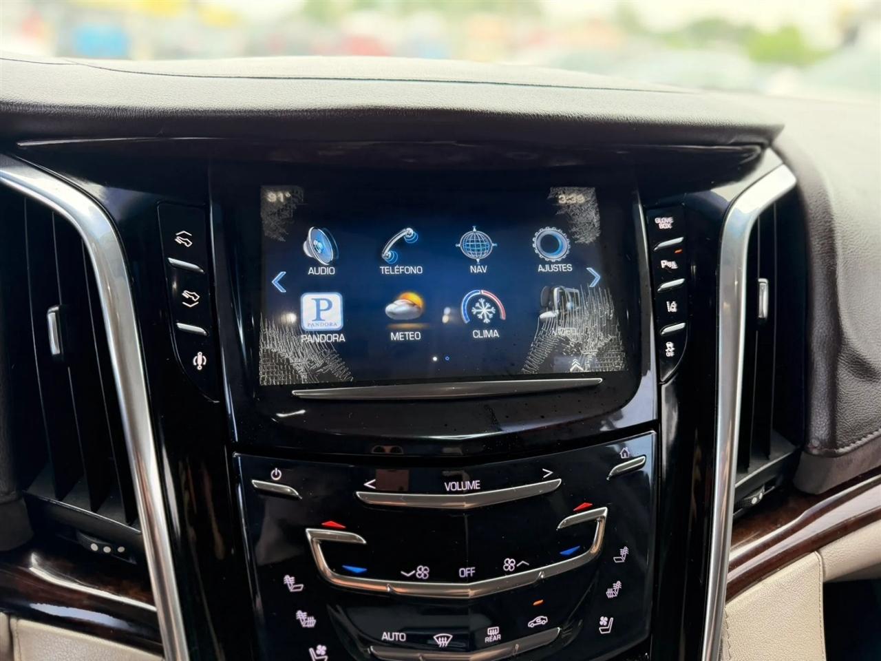 Cadillac Escalade Luxury 4WD 2015