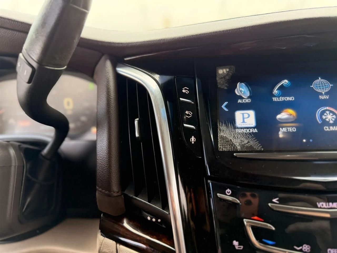 Cadillac Escalade Luxury 4WD 2015