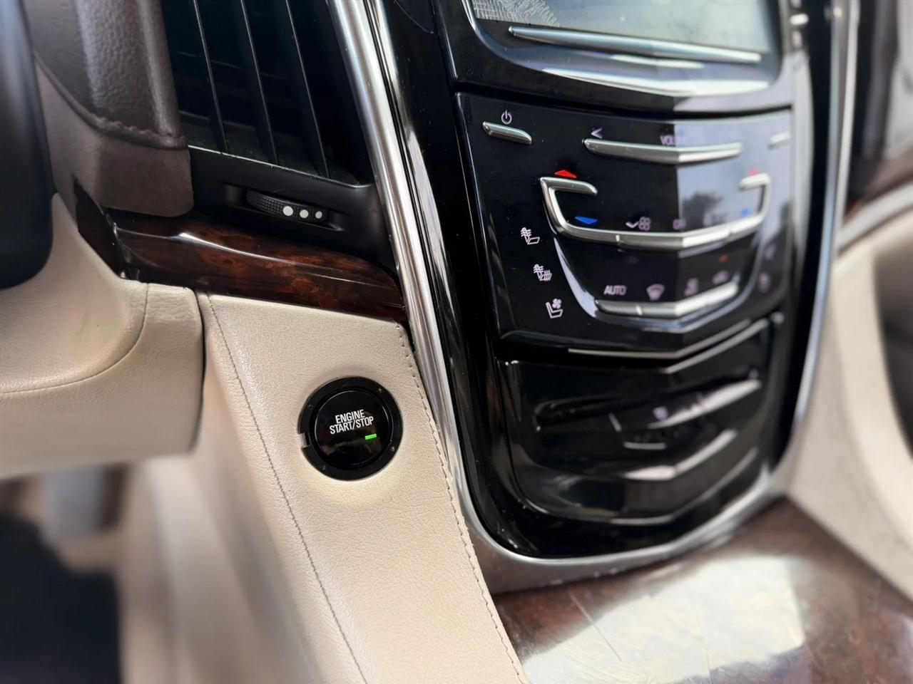 Cadillac Escalade Luxury 4WD 2015