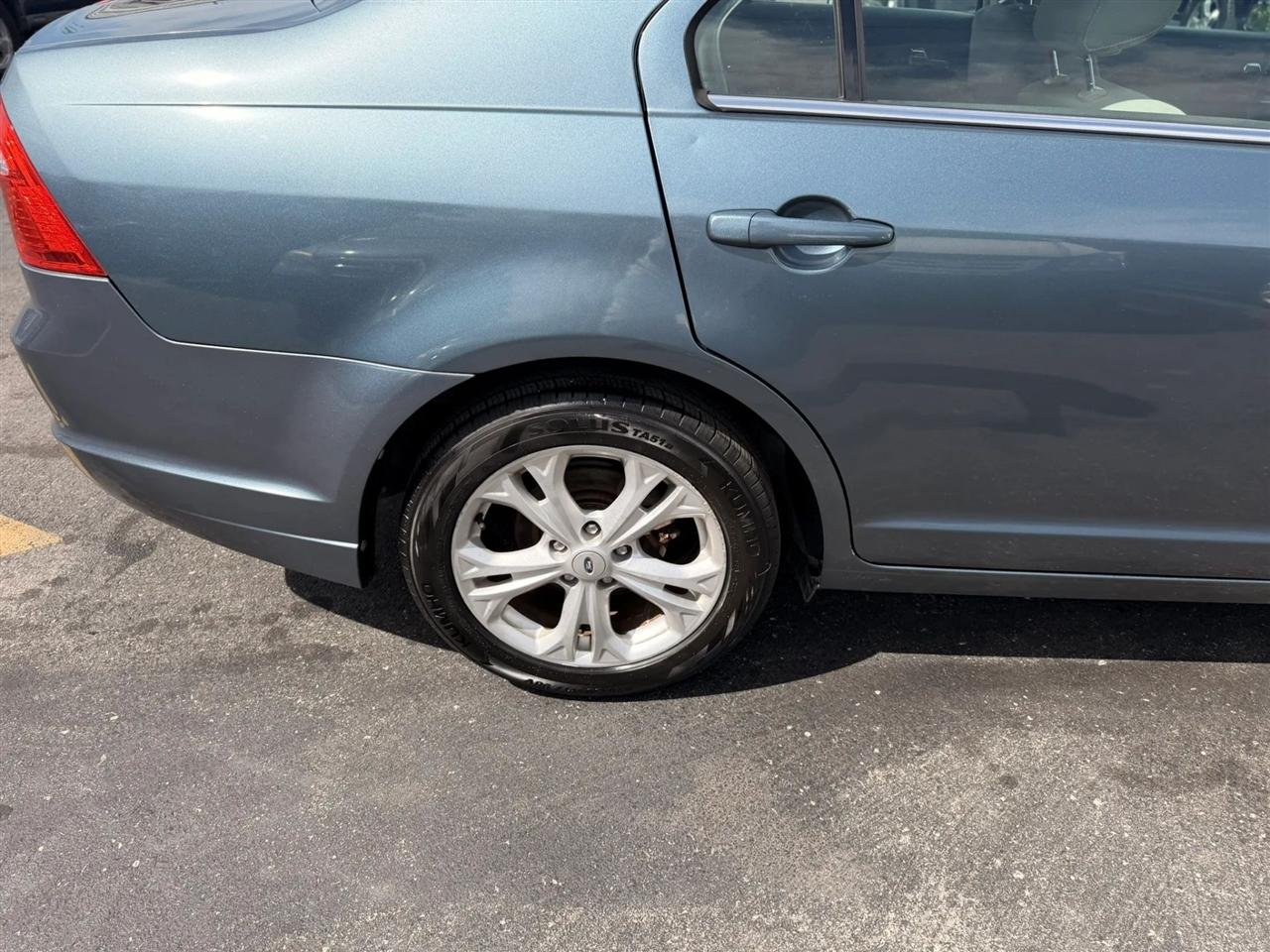 Ford Fusion SE 2012