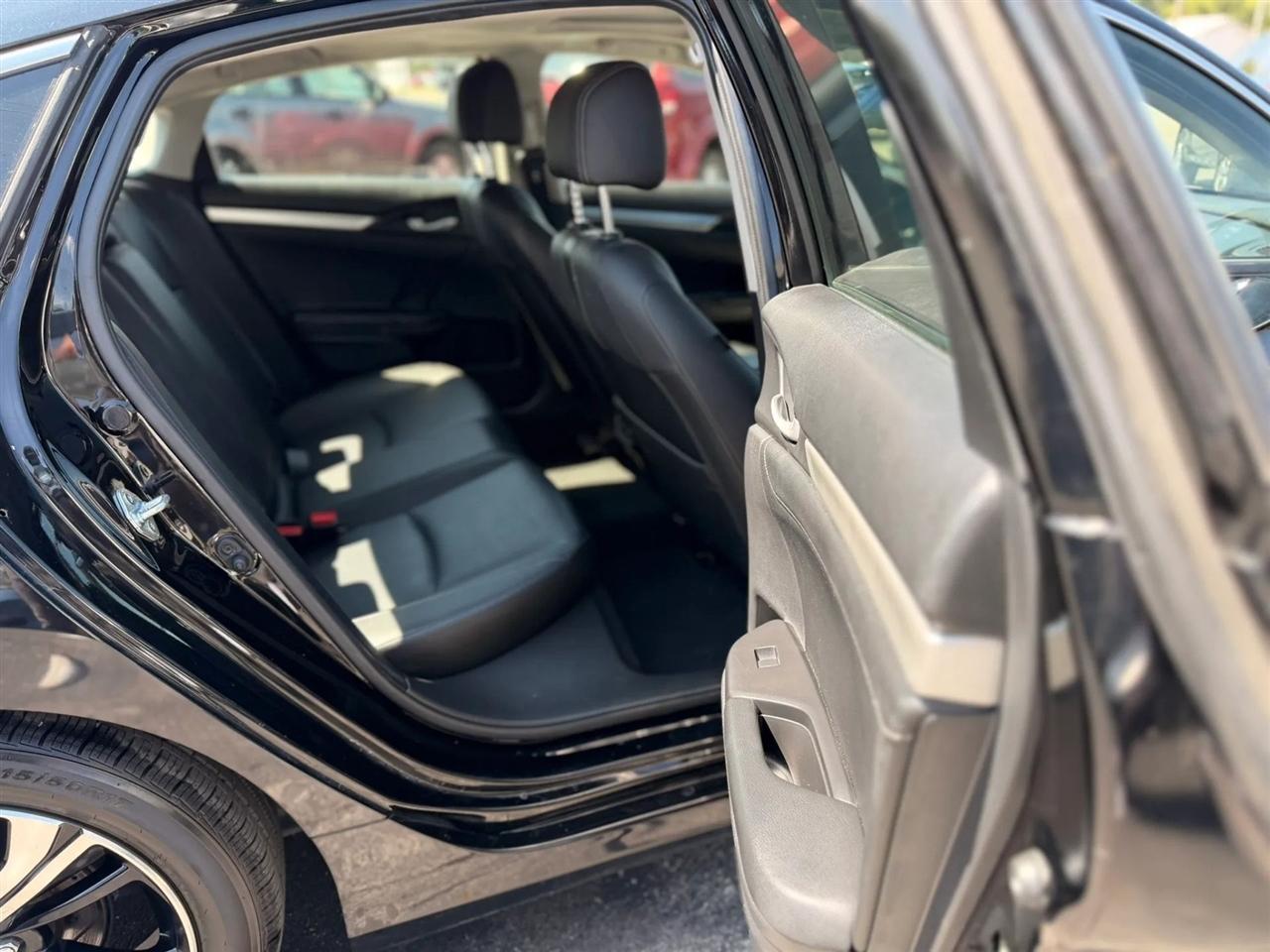 Honda Civic Touring Sedan CVT 2018