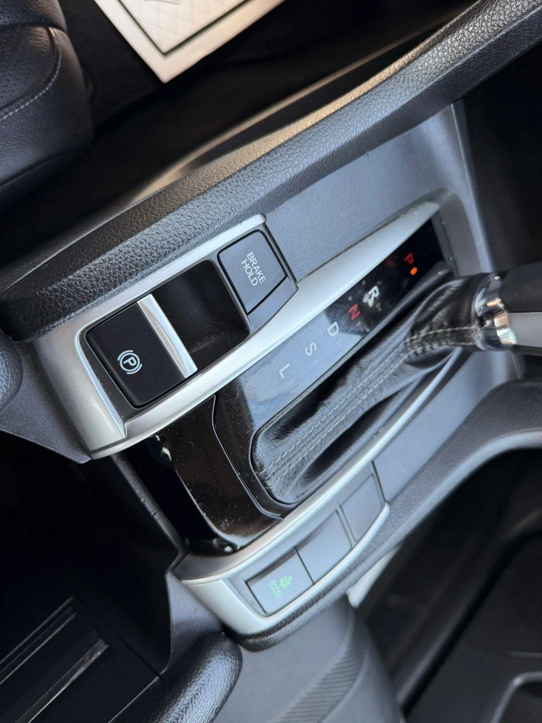 Honda Civic Touring Sedan CVT 2018