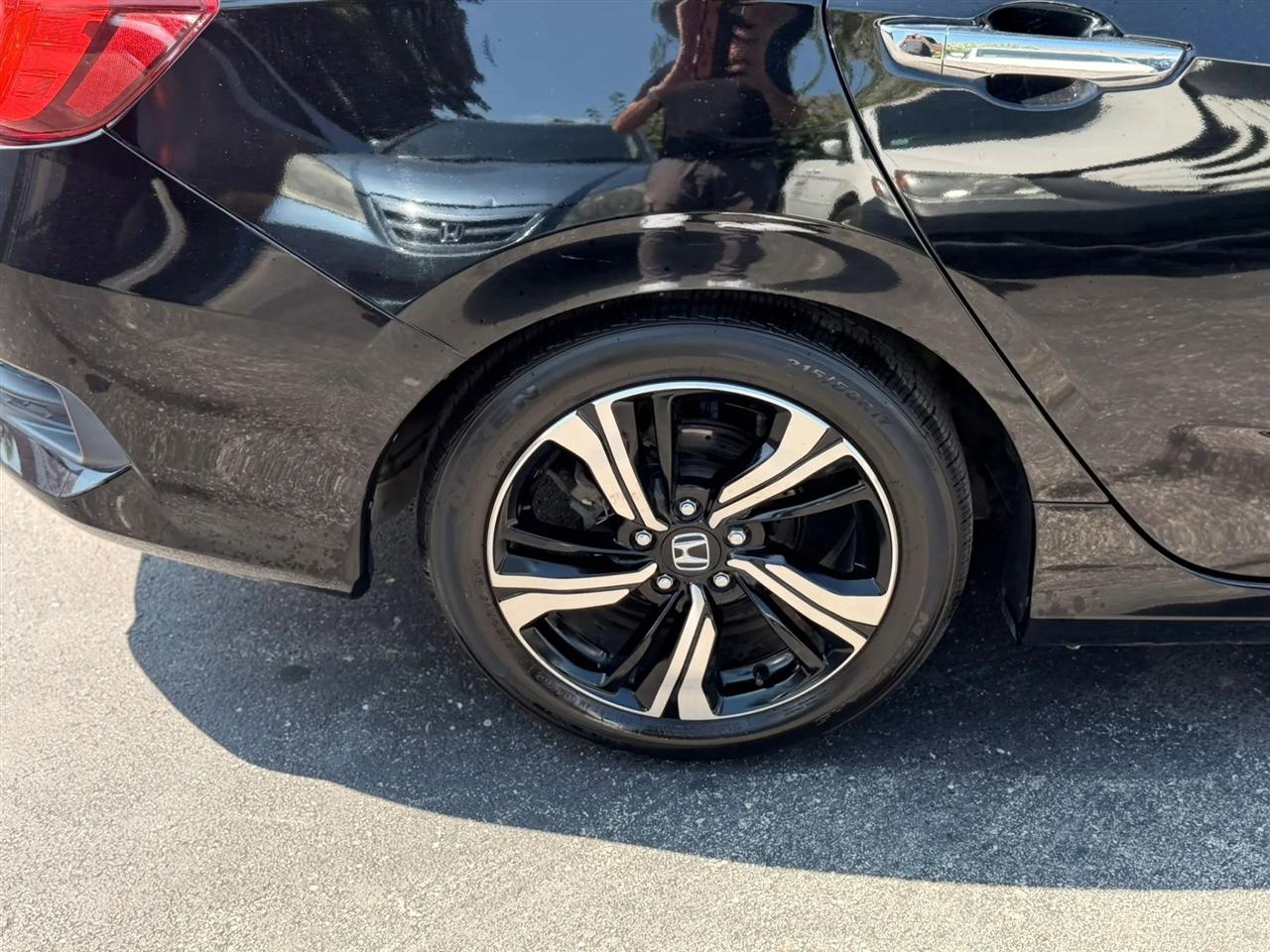 Honda Civic Touring Sedan CVT 2018