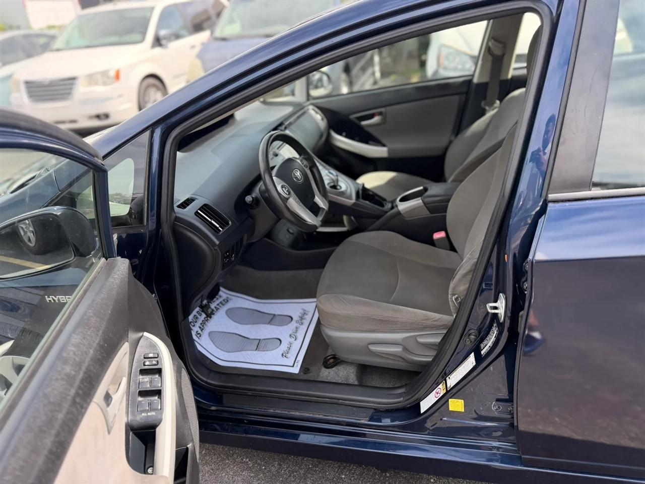 Toyota Prius Prius V 2012