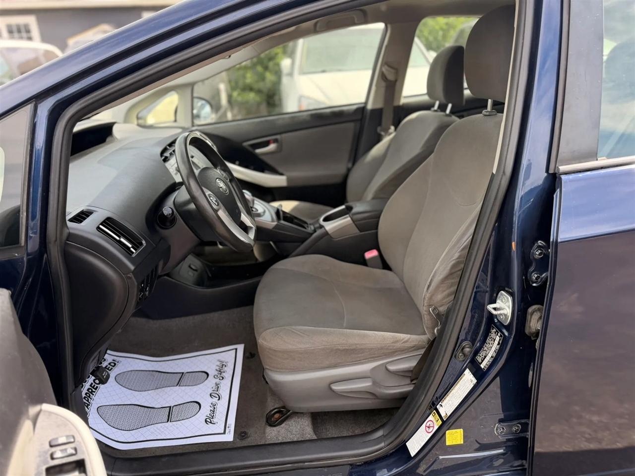 Toyota Prius Prius V 2012