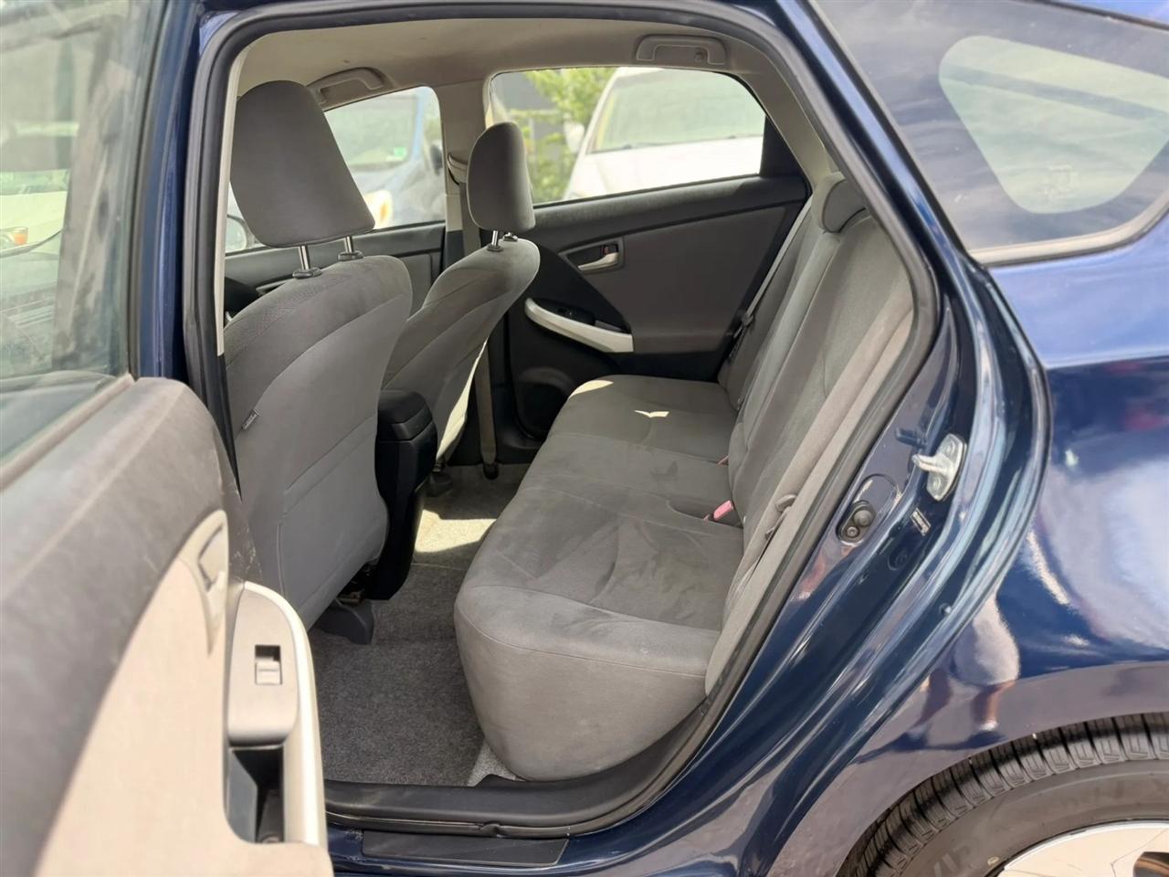 Toyota Prius Prius V 2012